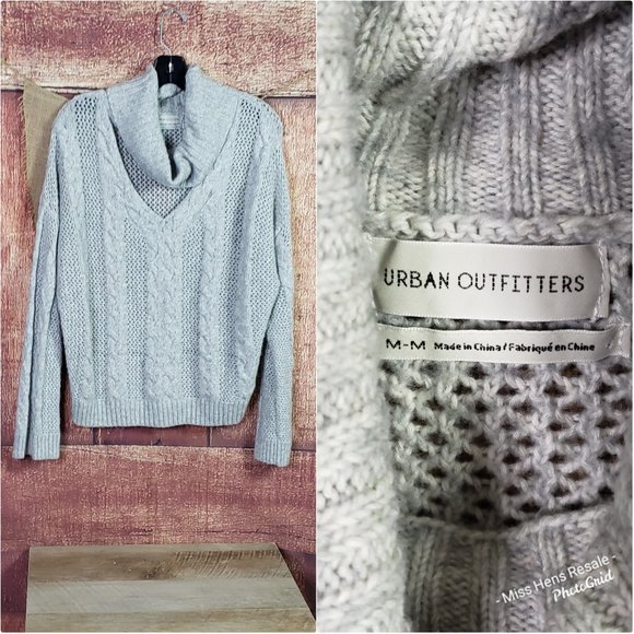 LIKE NEW URBAN OUTFITTERS V NECK COLLAR CUT OUT GREY KNIT SWEATER - Picture 2 of 6